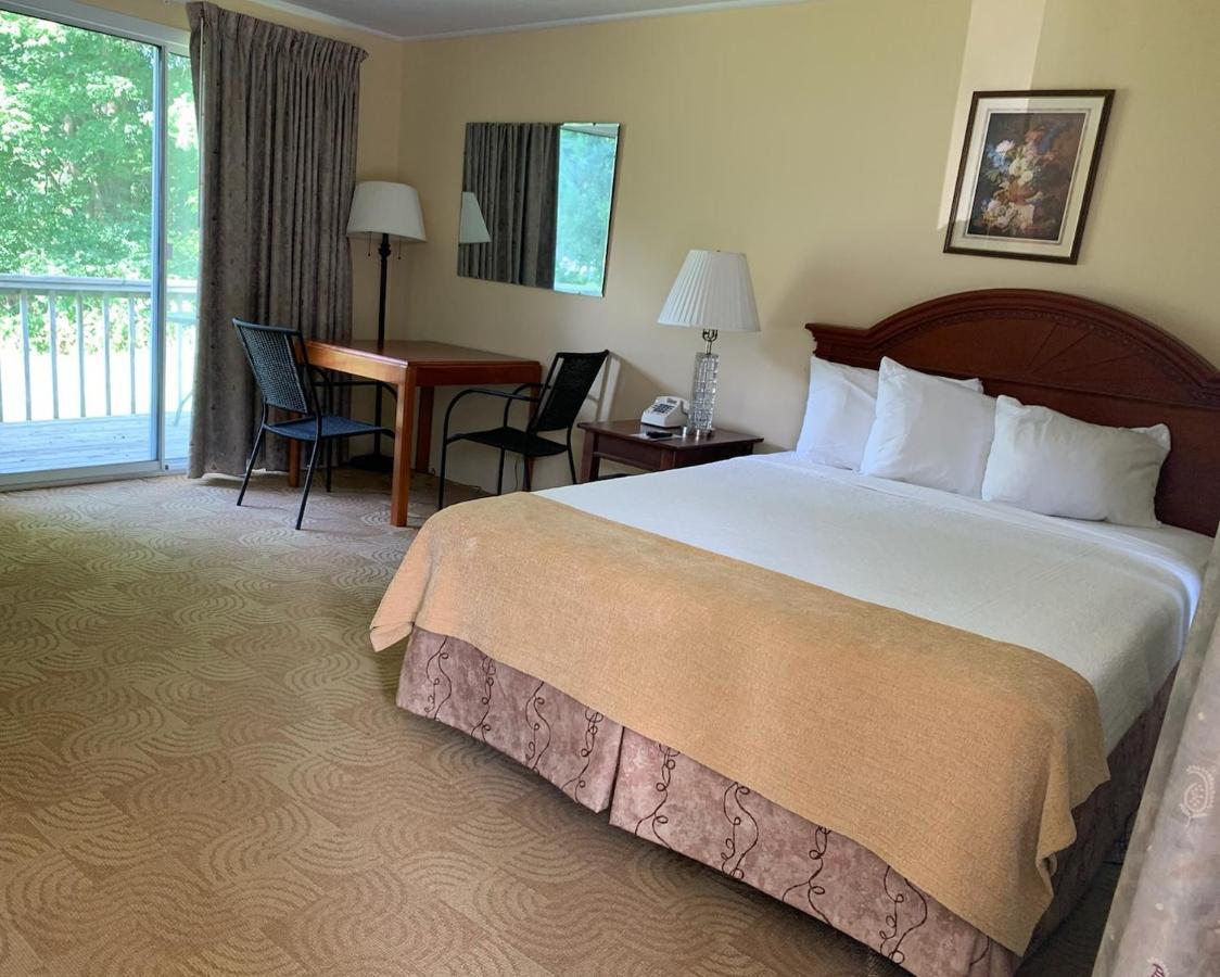 Lyn Aire - George 3* Lake George