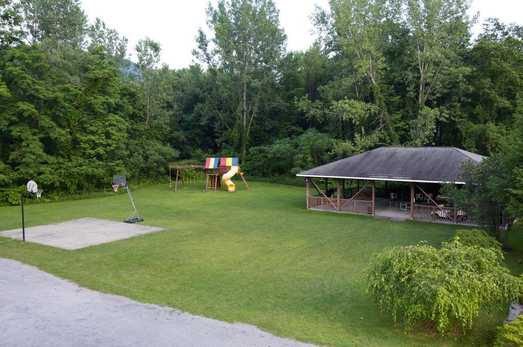 Lyn Aire - George Motel Lake George